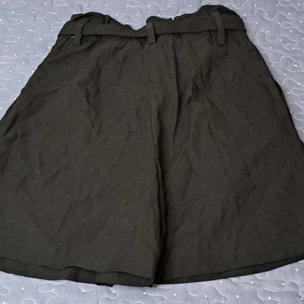 H&M high waist black shorts size 4 NWT